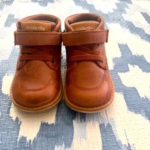 Stride Rite SRT Quinn Sneaker Size 4